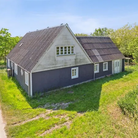 Eliane - 1-8km From The Sea By Interhome