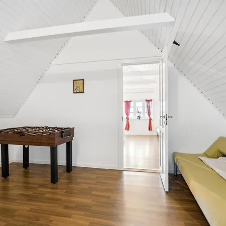 Eliane - 1-8km From The Sea By Interhome